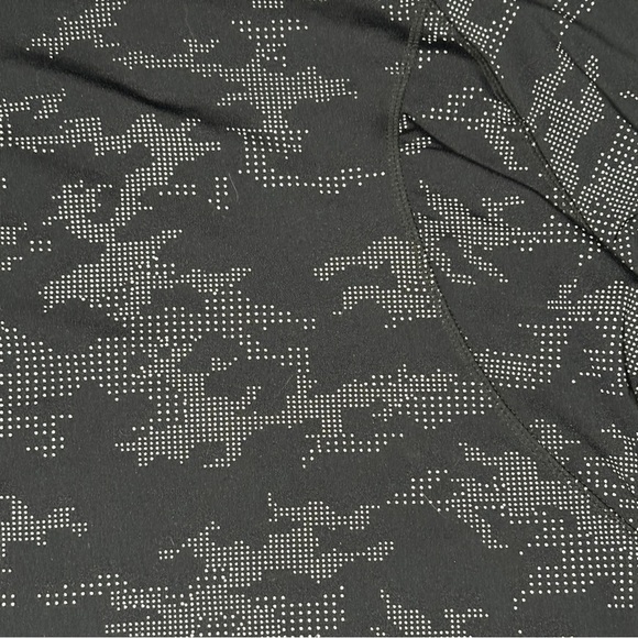 Mondetta Vela Reflective Black Camo 1/4 Zip Size Small - Picture 8 of 8